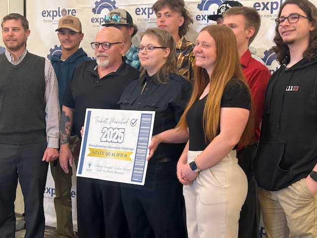 JumpStart Welding Team Qualifies for State in MIC Build Out Challenge